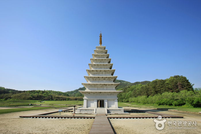 역사 위에 피어난 봄 여행 가볼만한곳