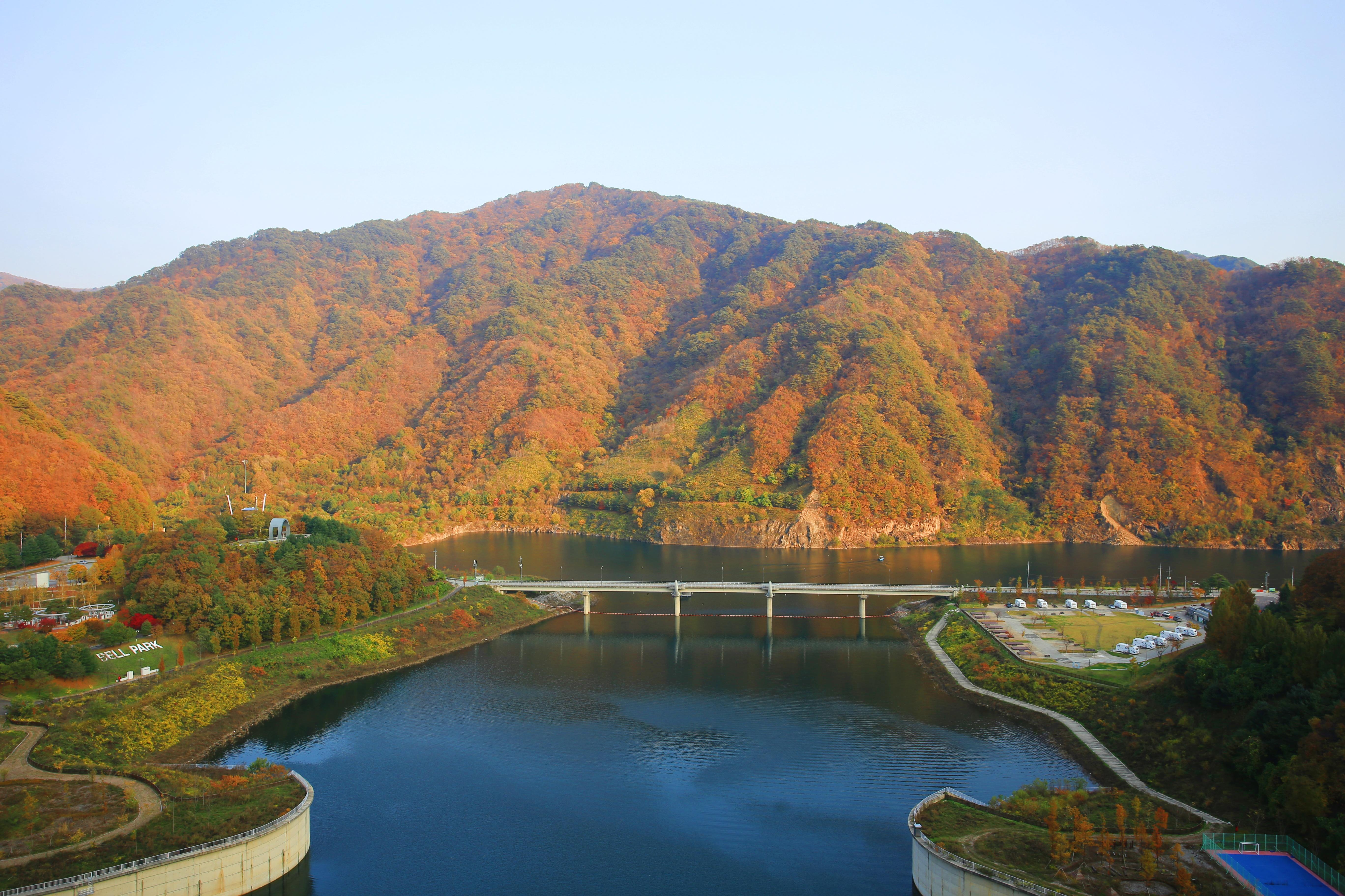 가을 한복판에서 만난 오지의 비수구미 마을> 여행기사 | DMZ 평화관광:대한민국 구석구석