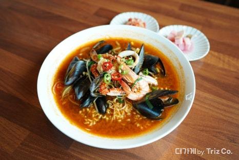 바다라면, 신선한 해산물이 듬뿍 들어간 얼큰한 국물 요리