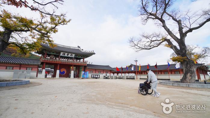 화성행궁의 입구, 신풍루