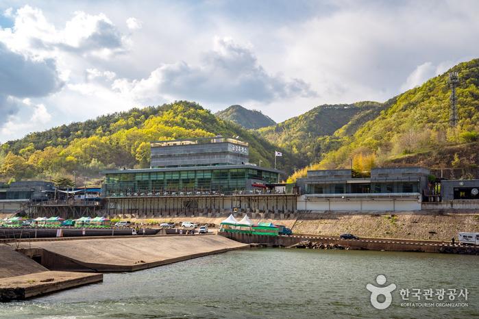 주말엔 전국에서 이곳을 찾는 여행객들로 붐빈다. 