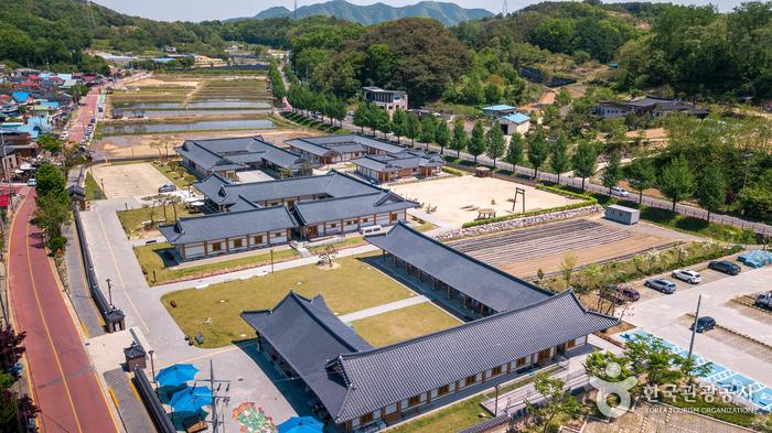 문화시설, 카페, 숙박시설까지 모두 갖춘 곳이다.