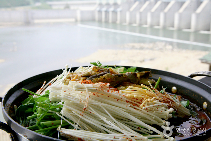 한탄강에서 건져 올린 연천의 맛, 민물매운탕과 가물치구이> 여행기사 :대한민국 구석구석 한탄강에서 건져 올린 연천의 맛, 민물매운탕과... 