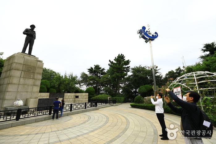 인천자유공원 맥아더 장군 동상