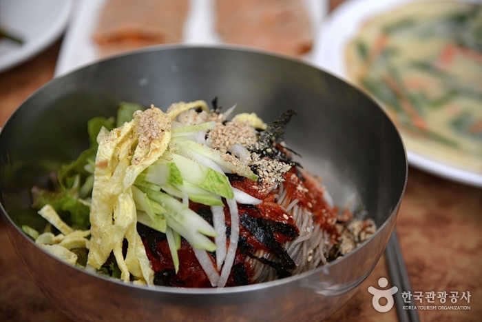 청정고을 음식에는 자연이 살아 있다! 인제의 막국수와 황태·산채정식